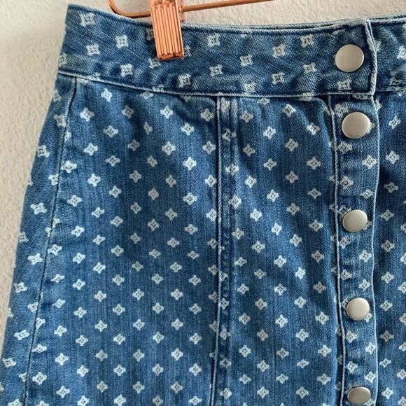 Kendall & Kylie Tile Print Denim Skirt Preppy Trendy Exposed Buttons Jean Skirt - Picture 5 of 8